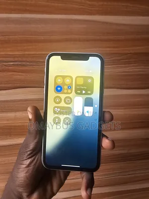 Apple iPhone XR 64 GB White