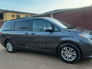 Toyota Sienna 2014 Gray