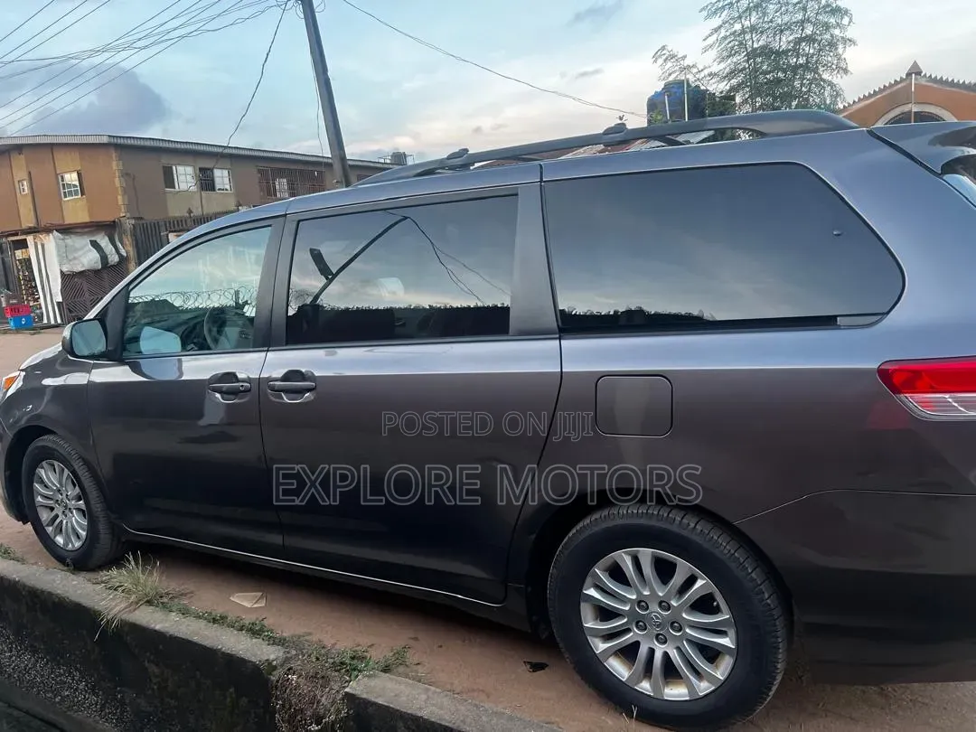 Toyota Sienna 2014 Gray