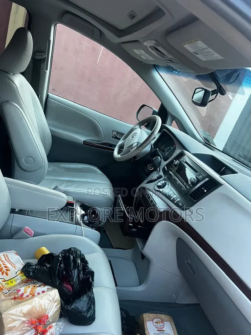 Toyota Sienna 2014 Gray