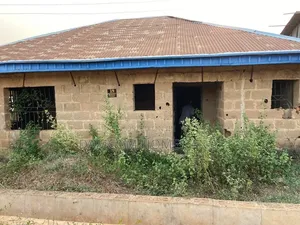 3bdrm Apartment in Ojimi, Apata for sale
