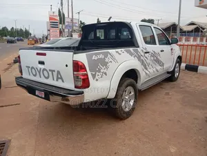 Toyota Hilux 2014 White