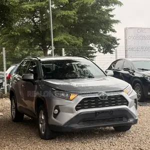 Toyota RAV4 XLE AWD 2020 Silver