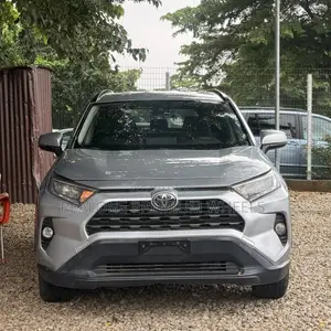 Toyota RAV4 XLE AWD 2020 Silver