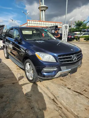 Mercedes-Benz M Class ML350 4dr SUV (3.5L 6cyl 7A) 2015 Blue