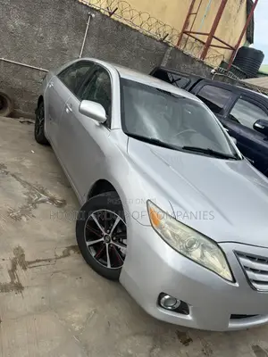 Toyota Camry LE 4dr Sedan (2.5L 4cyl 6AM) 2010 Silver