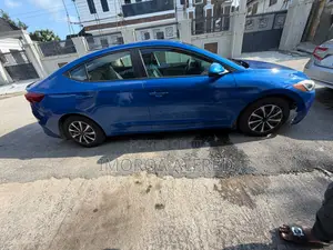 Hyundai Elantra 2018 Blue