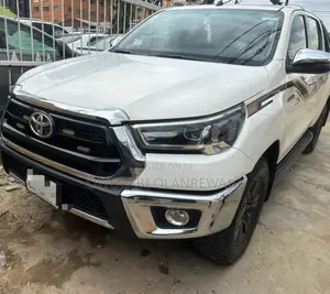 Toyota Hilux 2024 White