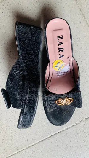 Black Women’s Wedge Sandals – Size 11