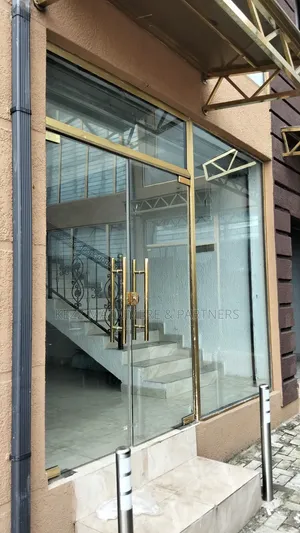 To Let : Duplex Shop at Eliozu Port Harcourt