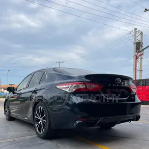 Toyota Camry SE (2.5L 4cyl 8A) 2019 Blue