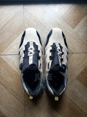 Male Shoe That Can Be Used for Sports and Casual Dress