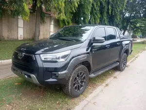 Toyota Hilux 2024 Black