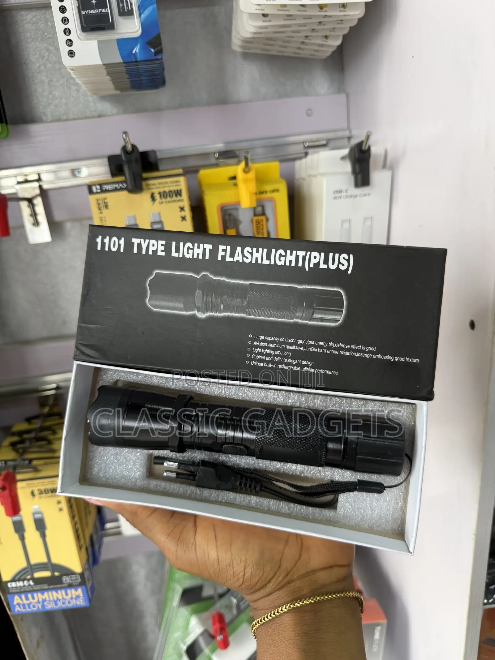 1101 TYPE LIGHT FLASHLIGHT/ Stun Torch Light (PLUS)