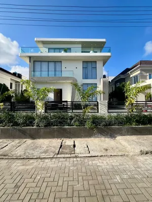 5bdrm Duplex in Osapa london for sale