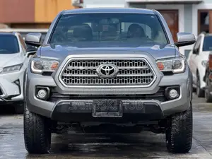 Toyota Tacoma 2018 Silver