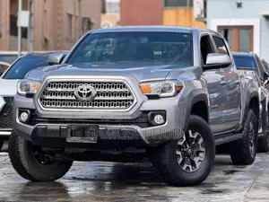 Toyota Tacoma 2018 Silver