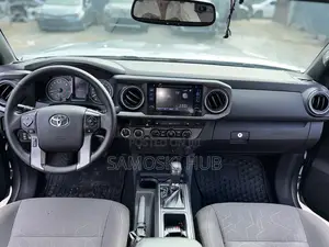 Toyota Tacoma 2018 Silver