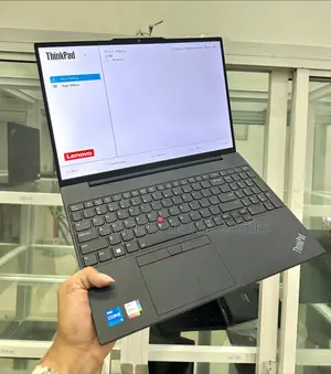 Laptop Lenovo ThinkPad E16 G1 16GB Intel Core i5 SSD 512GB