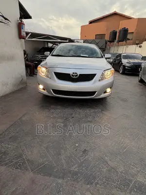 Toyota Corolla LE 4dr Sedan (1.8L 4cyl 4A) 2010 Silver