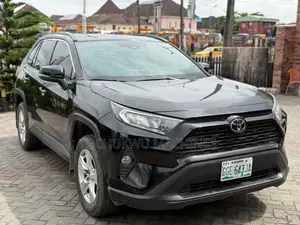 Toyota RAV4 XLE Premium 2022 Black