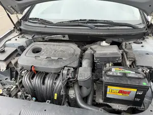 Hyundai Sonata SE 4dr Sedan (2.4L 4cyl 6A) 2015 Silver