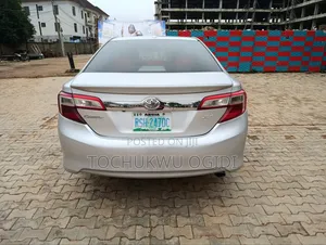 Toyota Camry XLE 4dr Sedan (2.5L 4cyl 6A) 2012 Silver