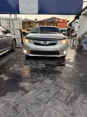 Toyota Camry XLE 4dr Sedan (2.5L 4cyl 6A) 2014 Gold