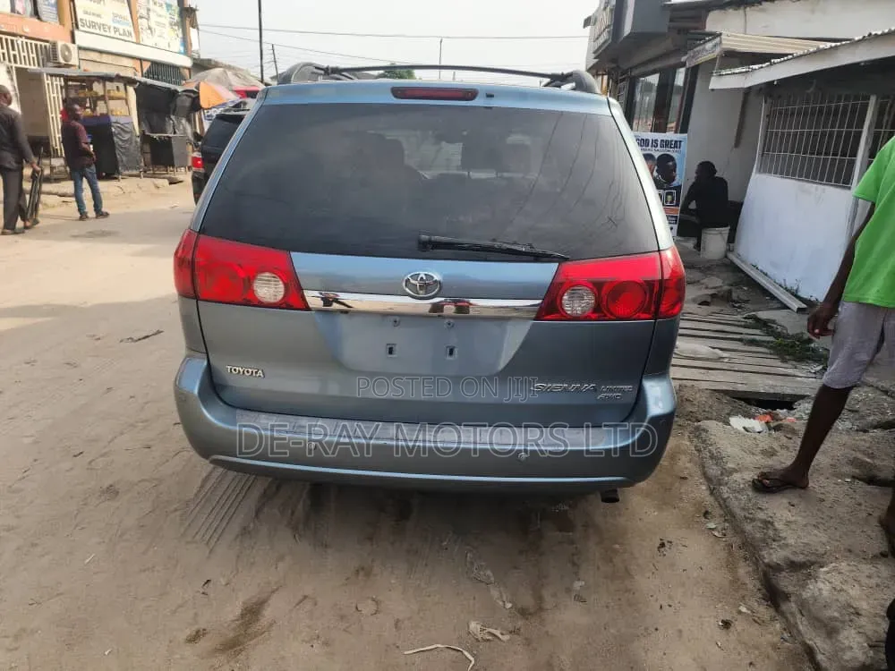 Toyota Sienna 2006 Blue