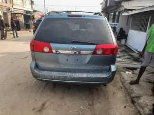 Toyota Sienna 2006 Blue