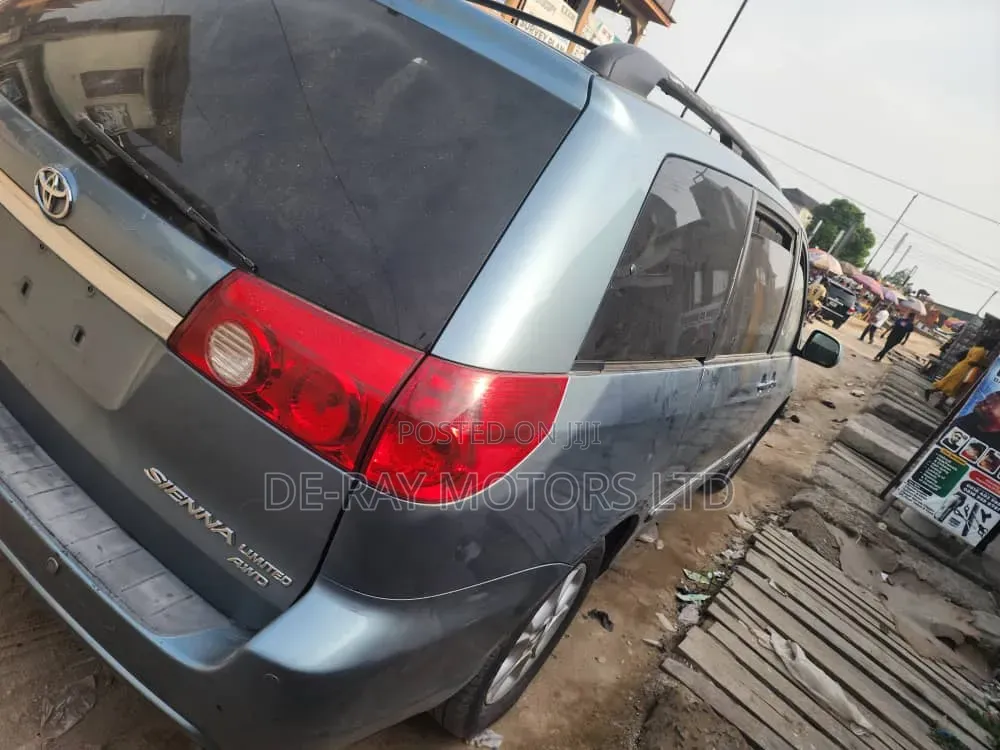 Toyota Sienna 2006 Blue