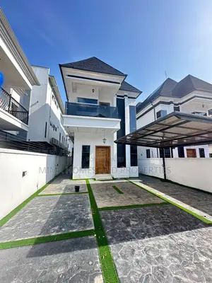 5bdrm Duplex in Angle View, Chevron for sale