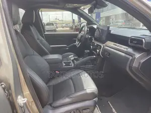 Toyota Tacoma SR5 Double Cab 5' Bed AT 2024 Green