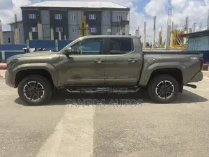 Toyota Tacoma 2024 Green