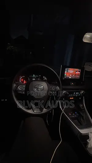 Toyota RAV4 LE FWD 2024 Silver