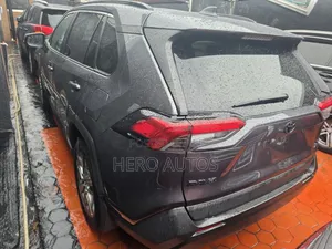 Toyota RAV4 XLE Premium 2021 Gray
