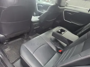 Toyota RAV4 XLE Premium 2021 Gray