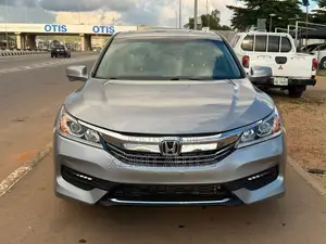 Honda Accord Touring V6 4dr Sedan FWD (3.5L 6cyl 6A) 2017 Silver