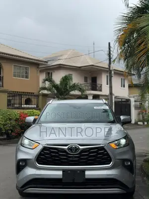 Toyota Highlander Platinum 2021 Silver