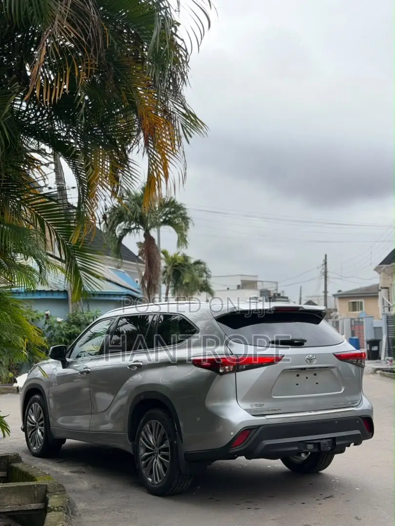 Toyota Highlander Platinum 2021 Silver