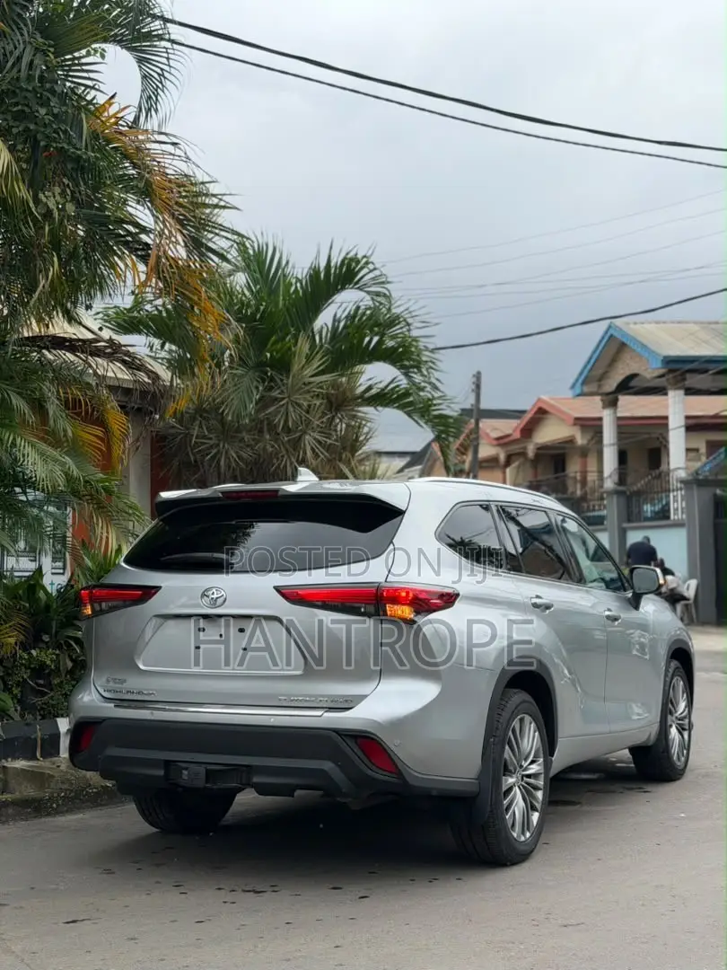 Toyota Highlander Platinum 2021 Silver
