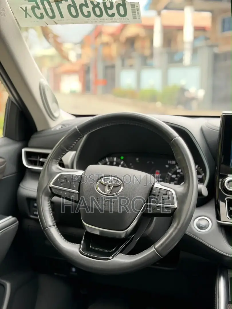 Toyota Highlander Platinum 2021 Silver