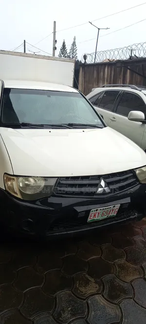 Mitsubishi L200 2010 White
