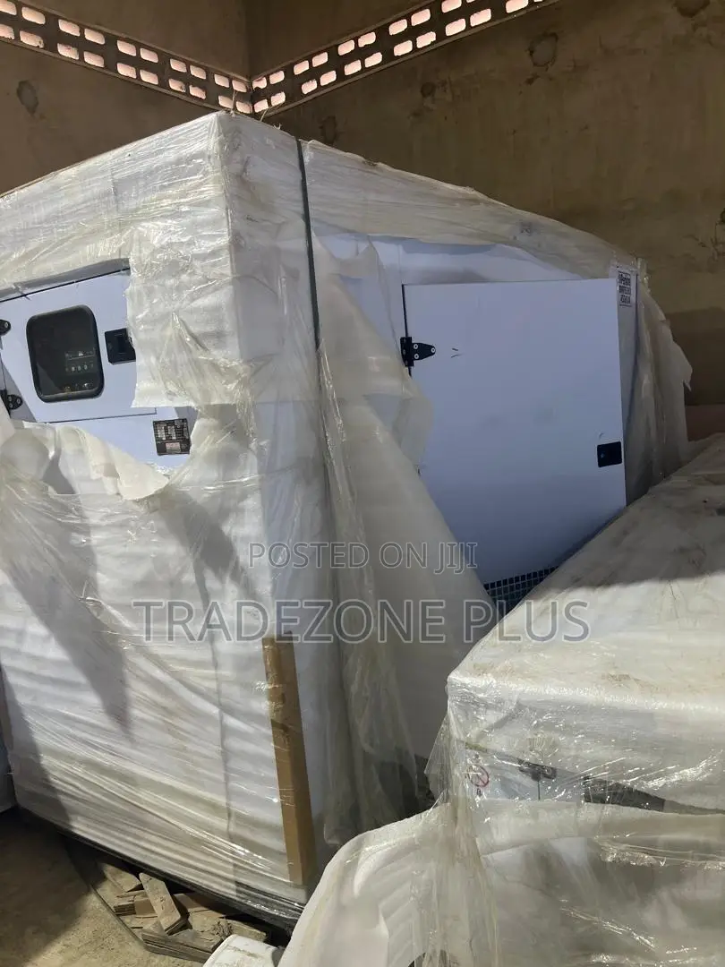 Heavy Duty 450kVA Perkins Soundproof Power Machine