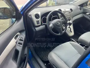 Toyota Matrix S Hatchback AWD (2.4L 4cyl 4A) 2009 Blue
