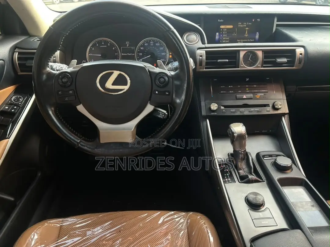 Lexus IS 200t 2016