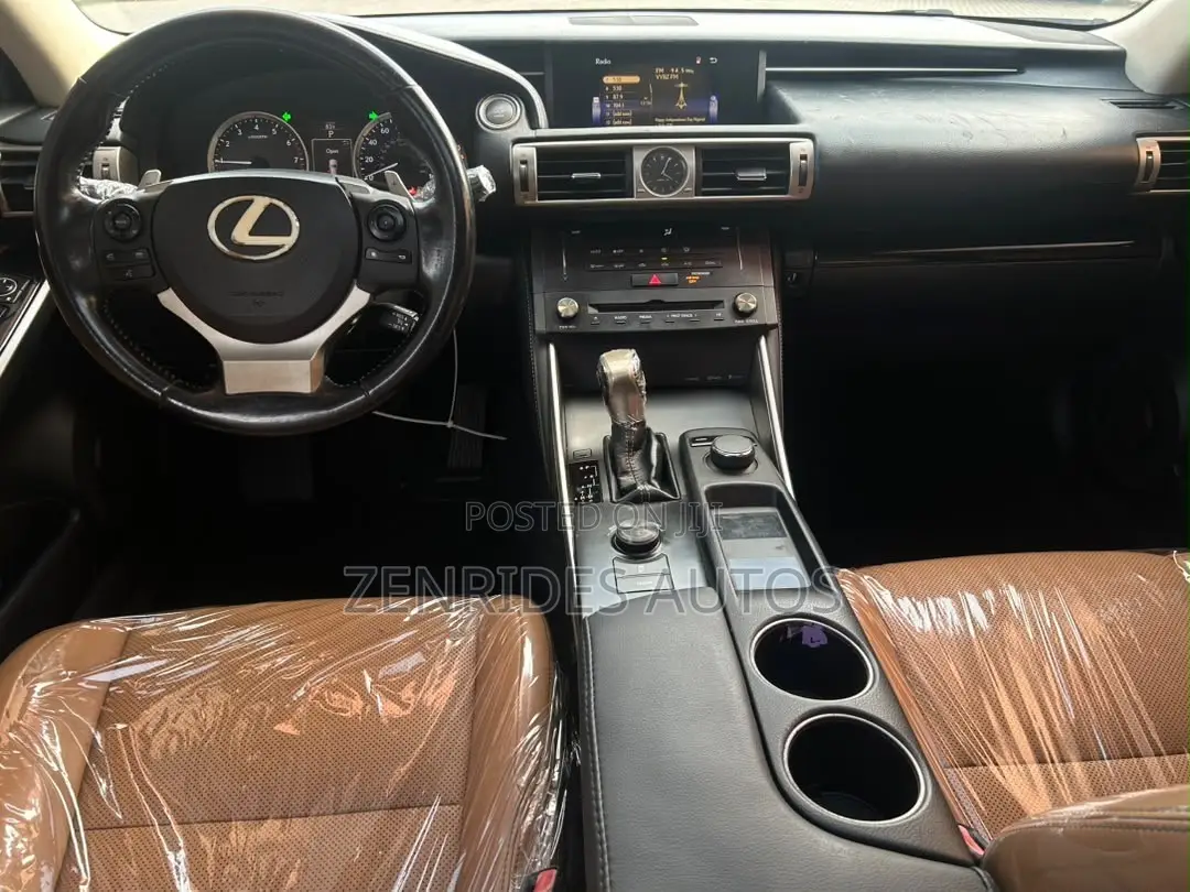 Lexus IS 200t 2016