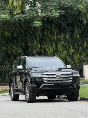 New Toyota Land Cruiser LC300 2025 Black