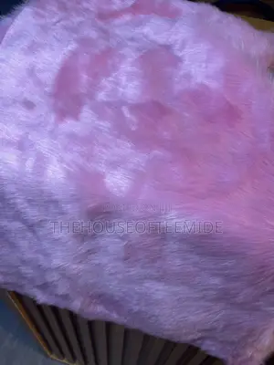 Fluffy Rug for Nail Tech