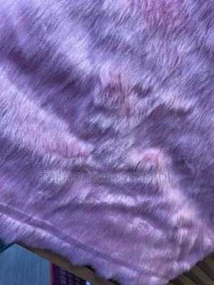 Fluffy Rug for Nail Tech